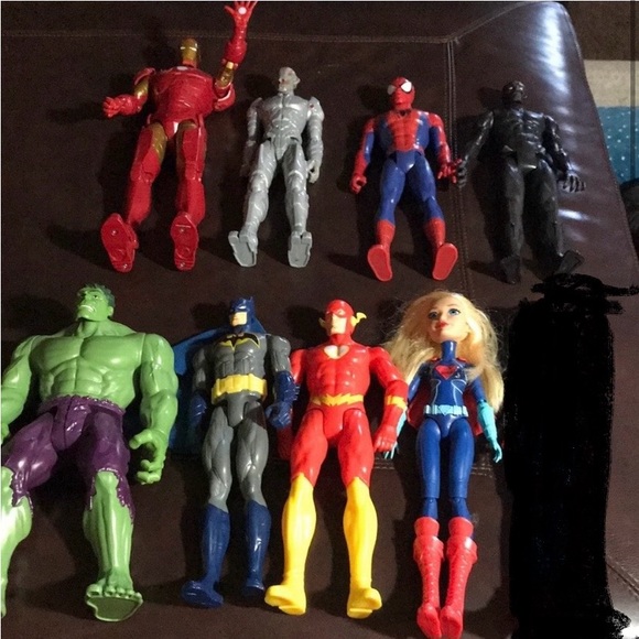 8 Super Hero Action Figures - Picture 1 of 5